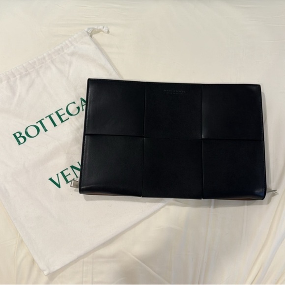 NWT Authentic Bottega Veneta Leather Large Arco Pouch - Picture 6 of 16